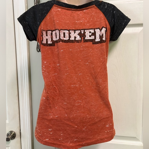 Texas Longhorns Womens Short Sleeve Small Tee Shirt w Back Hook ‘Em Graphic - Picture 2 of 5